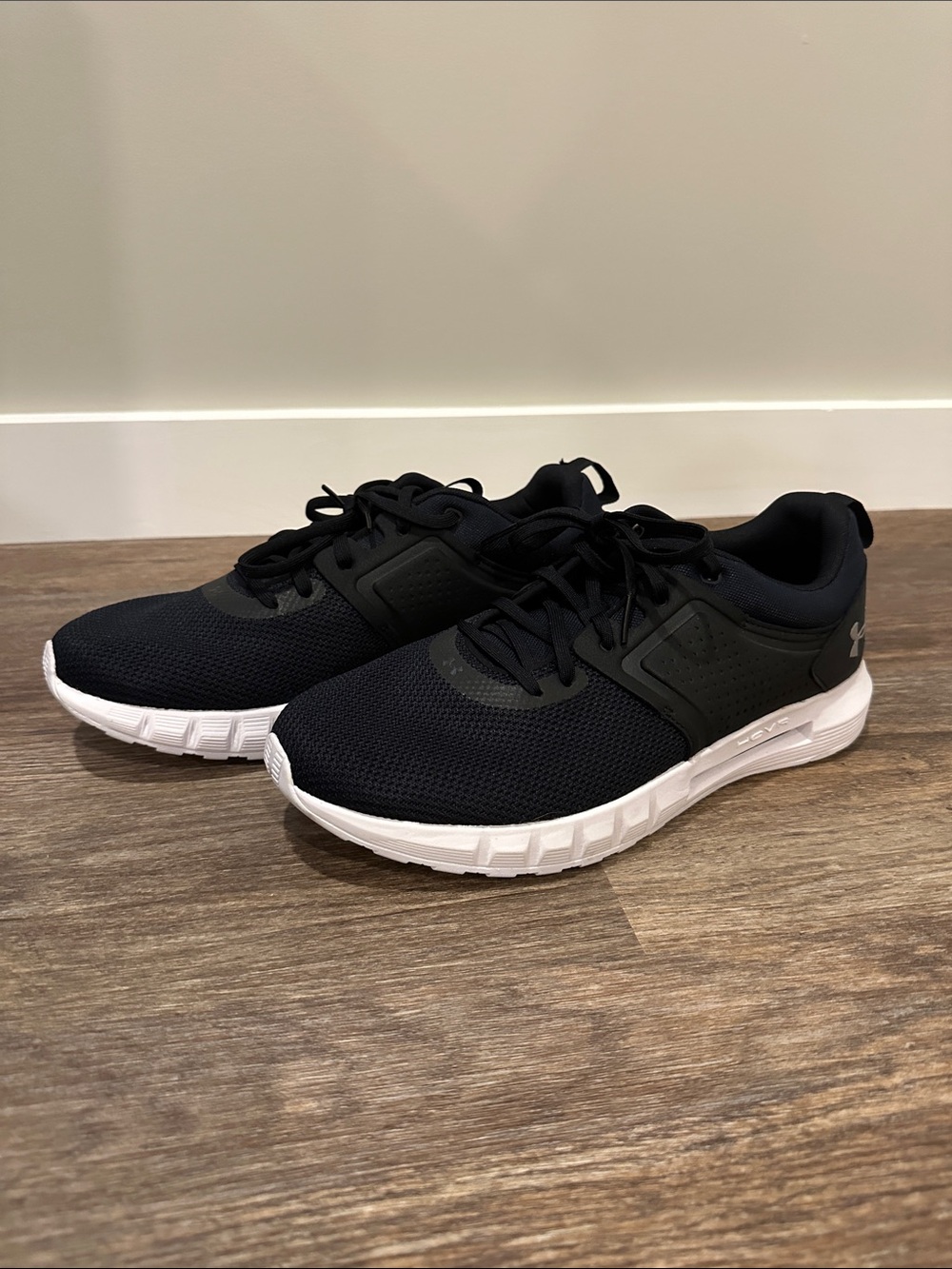 Under Armour Hovr Men’s Sneaker